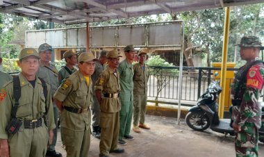 Babinsa Koramil 2212/Tegalbuleud Laksanakan Pelatihan Wasbang dan PBB kepada Anggota Linmas