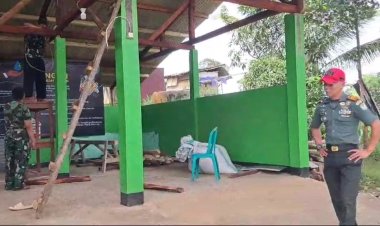 Koramil 2209/Lengkong Laksanakan Karya Bakti Pembuatan Garasi