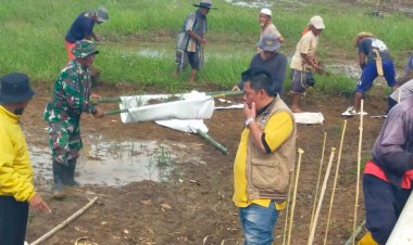 Koramil 2211/Sagaranten Gelar Karya Bakti Perbaikan Pipa Saluran Irigasi Bersama Warga