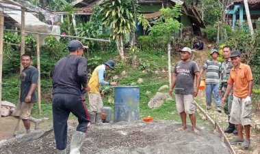 Koramil 2207/Jampangtengah Bersama Warga Gotong Royong Perbaiki Infrastruktur Desa