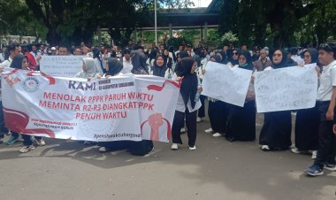 Ratusan Guru Honorer di Sukabumi Gelar Aksi di Kantor BKPSDM