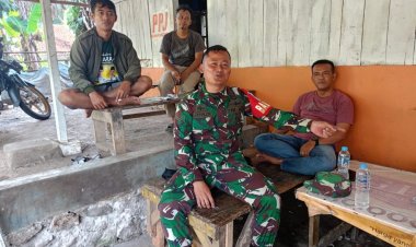 Babinsa Desa Padasenang Laksanakan Komsos Bersama Warga Wilayah Binaan