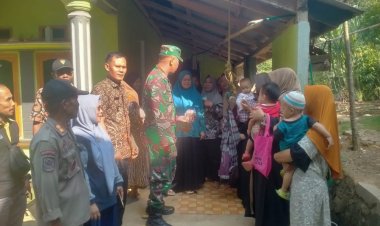 Babinsa Koramil 2215/Ciemas Hadiri Kegiatan Posyandu Mawar di Desa Mandrajaya