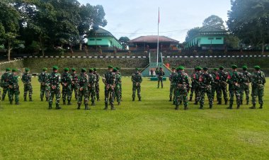 Kapten Inf Dikdik Bacakan Amanat Panglima TNI dalam Upacara Bendera Bulanan di Kodim 0622/Kab. Sukabumi