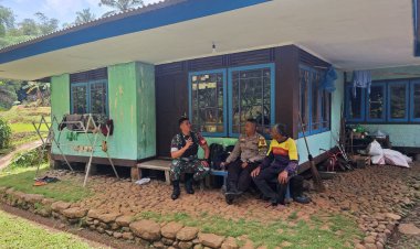 Babinsa Koramil 2208/Nyalindung Gelar Komsos dengan Warga Desa Kertaangsana