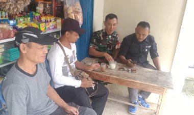 Babinsa Koramil 2201/Cisolok Laksanakan Komsos dan Monitoring Wilayah di Desa Cicadas