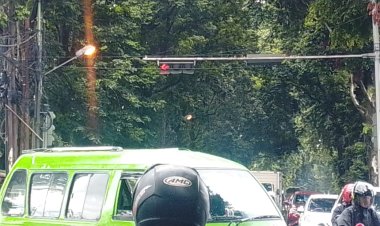 Lampu Merah Simpang RSUD Rusak