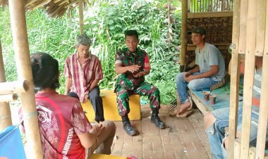 Babinsa Koramil 06-02/Bogor Selatan Melaksanakan Komsos di Wilayah Binaan RT 02/RW 03 Kelurahan Pamoyanan