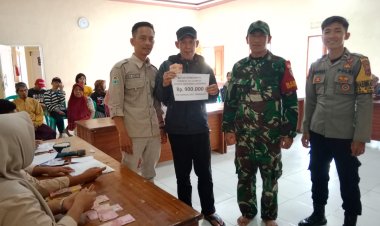 Koramil 2213/Jampangkulon Laksanakan Pendampingan Penyaluran BLT DD di Desa Cimanggu