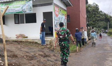 Babinsa KORAMIL 2208/NYALINDUNG GELAR KARYA BAKTI BERSAMA WARGA