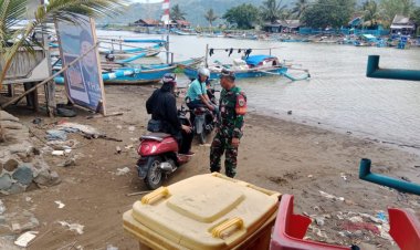 Babinsa Koramil 2215/Ciemas Laksanakan Pengawasan Penyebrangan Perahu