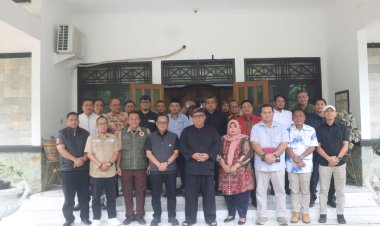 Penyerahan Bantuan Kemanusiaan dari Pemerintah Kota Bekasi kepada Pemerintah Kabupaten Sukabumi