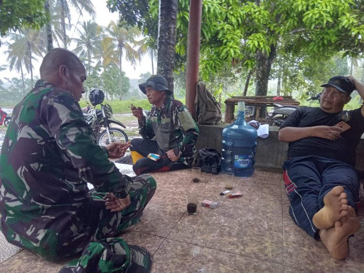 Babinsa Sidamulya Jalin Silaturahmi Melalui Komsos dengan Tokoh Masyarakat
