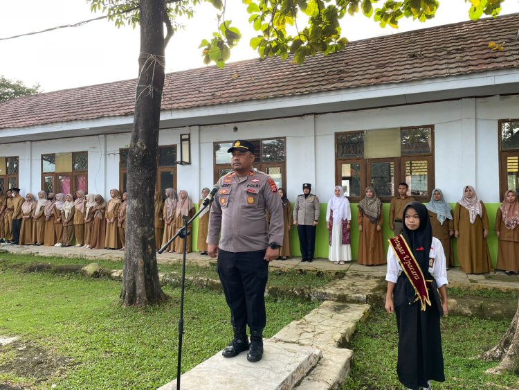 KEGIATAN MENJADI PEMBINA UPACARA DI SMK MULIA HATI INSANI WARUNGGUNUNG