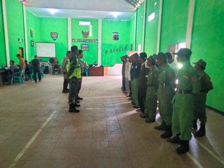 Babinsa Girimukti Koramil 2215/Ciemas Laksanakan Pembinaan Satlinmas