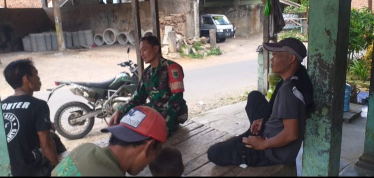 Koramil 2209/Lengkong - Komsos dengan Warga di Kp Bojonghaur, Desa Neglasari