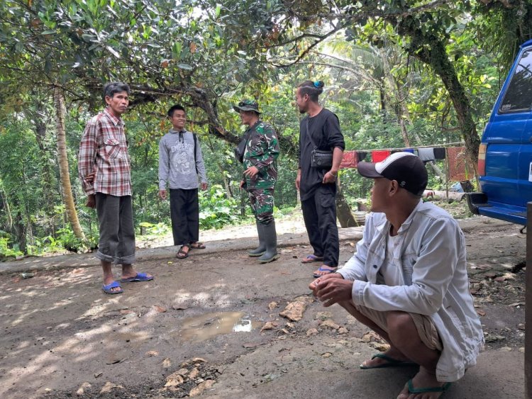 Kegiatan Komunikasi Sosial Koramil 2207/Jampangtengah Bersama Masyarakat di Desa Jampangtengah