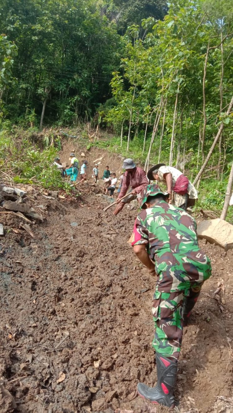 Koramil 2202/Palabuhanratu Laksanakan Karya Bakti Pembuatan Jalan Baru