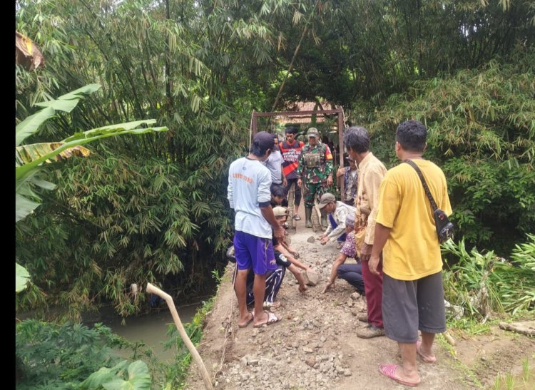 Koramil 2211/Sagaranten Melaksanakan Karya Bakti di Desa Cipamingkis