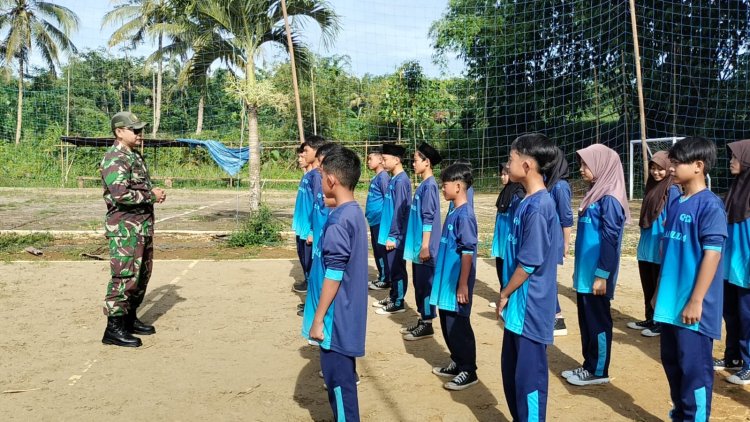 Babinsa Koramil 2213/Jampangkulon Latih Kedisiplinan Siswa MTS Al Huda