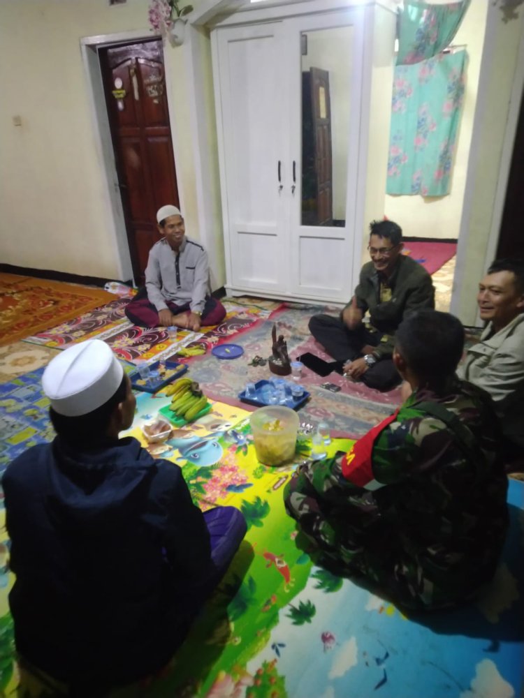 Babinsa Koramil 2207/Jampang Tengah Serka Suranto Bersama Warga Bantu Evakuasi Penemuan Mayat di Dalam Sumur