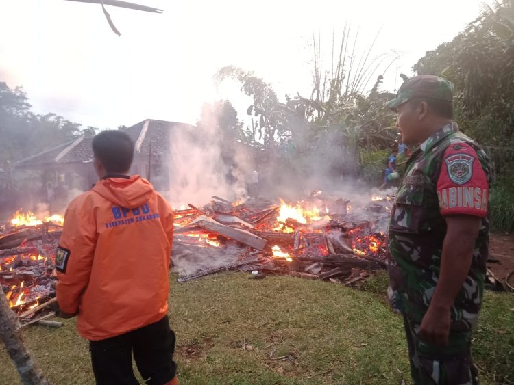 Kebakaran Hanguskan 1 Unit Rumah Panggung di Desa Citamiang, Kecamatan Purabaya