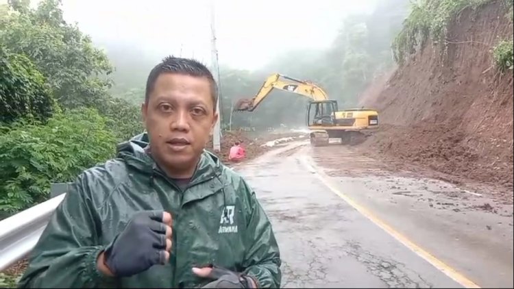 Dandim 0622/Kab. Sukabumi Pimpin Langsung Penanganan Longsor untuk Kelancaran Akses Jalan