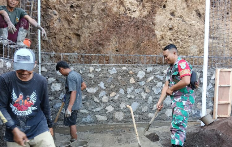 Koramil 2203/Warungkiara Gelar Karya Bhakti di Desa Ubrug