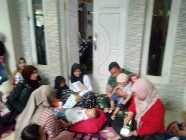 Koramil 2204/Cikidang Dampingi Kegiatan Posyandu di Desa Cikarae Thoyibah