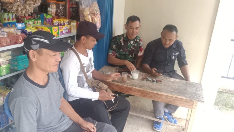 Babinsa Koramil 2201/Cisolok Laksanakan Komsos dan Monitoring Wilayah di Desa Cicadas