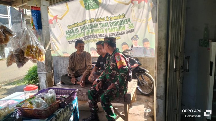 Babinsa Koramil 2210/Pabuaran Laksanakan Komsos Bersama Warga Desa Pabuaran