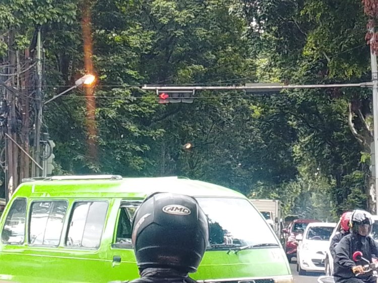 Lampu Merah Simpang RSUD Rusak