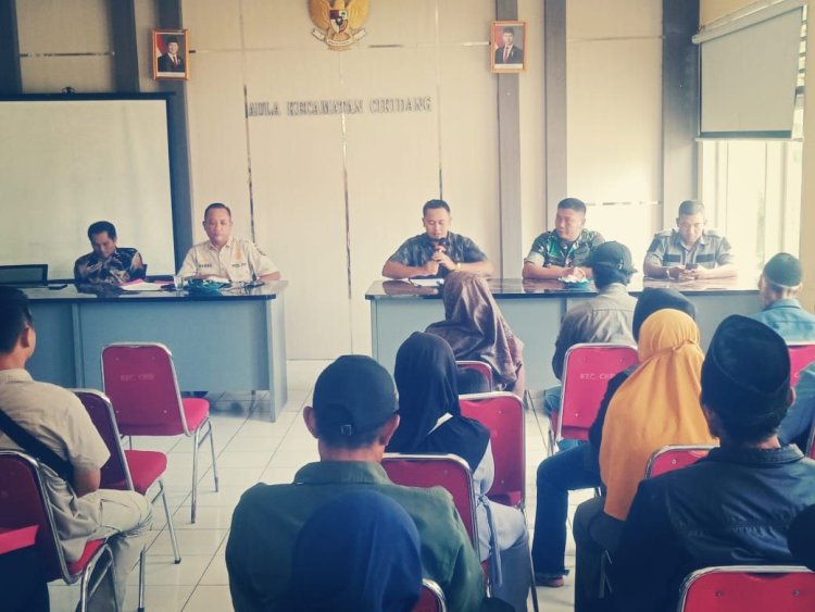 Danramil 2204/Cikidang Laksanakan Silaturahmi dengan Tokoh Masyarakat Desa Cikidang