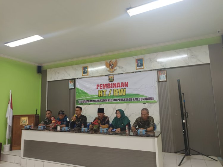 Babinsa Koramil 2213/Jampangkulon - Pembinaan RT/RW Kelurahan Jampangkulon