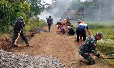 Bakti TNI Koramil 2213/Jampang Kulon Bersama Warga Cimanggu