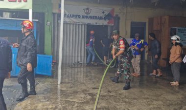 Babinsa Koramil 06-05/Bogor Utara Evakuasi Korban Kebakaran di Jln. KS Tubun, Kedung Halang, Kota Bogor