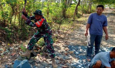 KORAMIL 2214/SURADE GELAR KARYA BHAKTI BERSAMA MASYARAKAT DESA SUKAMUKTI