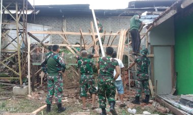 Anggota Koramil 2208/Nyalindung Gelar Karya Bakti Lingkungan