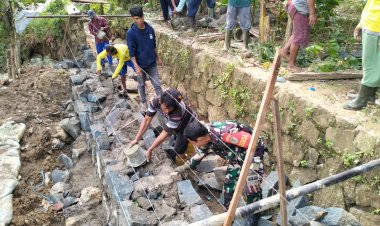 KORAMIL 2215/CIEMAS LAKSANAKAN KARYA BAKTI PEMBANGUNAN TPT SALURAN AIR