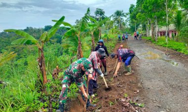 Babinsa Koramil 2214/Surade Gelar Karya Bakti Bersama Masyarakat
