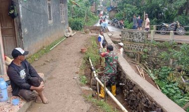 BABINSA KORAMIL 2206/PARAKANSALAK LAKSANAKAN KEGIATAN BHAKTI PEMBANGUNAN TPT DI DESA SUKAKERSA