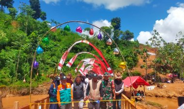 Serda Nugraha Babinsa Desa Sukamaju Hadiri Peresmian Jembatan Sementara Penghubung Kampung Liunggunung - Kampung Cikadaka