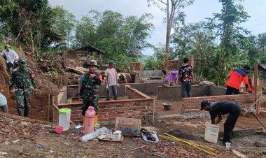 Karya Bakti Koramil 2209/Lengkong: Bersama Warga Bangun Rutilahu