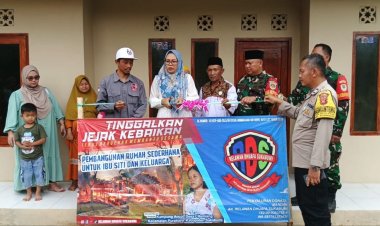 Babinsa Koramil 2207/Jampang Tengah Laksanakan Serah Terima Pembangunan Rumah untuk Ibu Siti