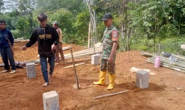 Babinsa Koramil 2213/Jampang Kulon Gelar Kegiatan Bhakti di Desa Balekambang
