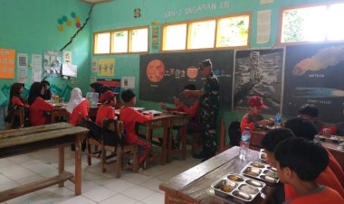 Babinsa Koramil 2211/Sagaranten Gelar Kegiatan Pendampingan Pemberian Makanan Bergizi di SDN 2 Sagaranten