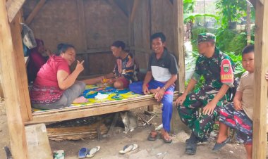 Babinsa Koramil 2202Palabuhanratu melaksanakan kegiatan Komunikasi Sosial (Komsos) dengan warga