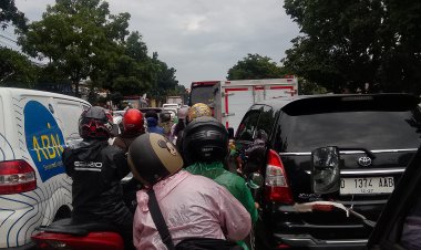 Kemacetan di Jalur Bandung-Cirebon Akibat Perbaikan Jalan