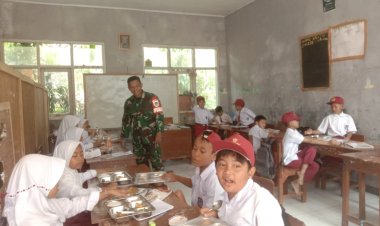 Pemberian Makan Bergizi Gratis di SDN Margaluyu oleh Koramil 2211/Sagaranten
