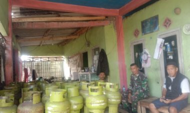 Peduli Masyarakat Babinsa Koramil 2205/Kalapanunggal Laksanakan Pengecekan Pangkalan Gas Elpiji 3 Kg